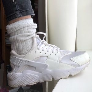 W7/7.5 NIKE Huarache white